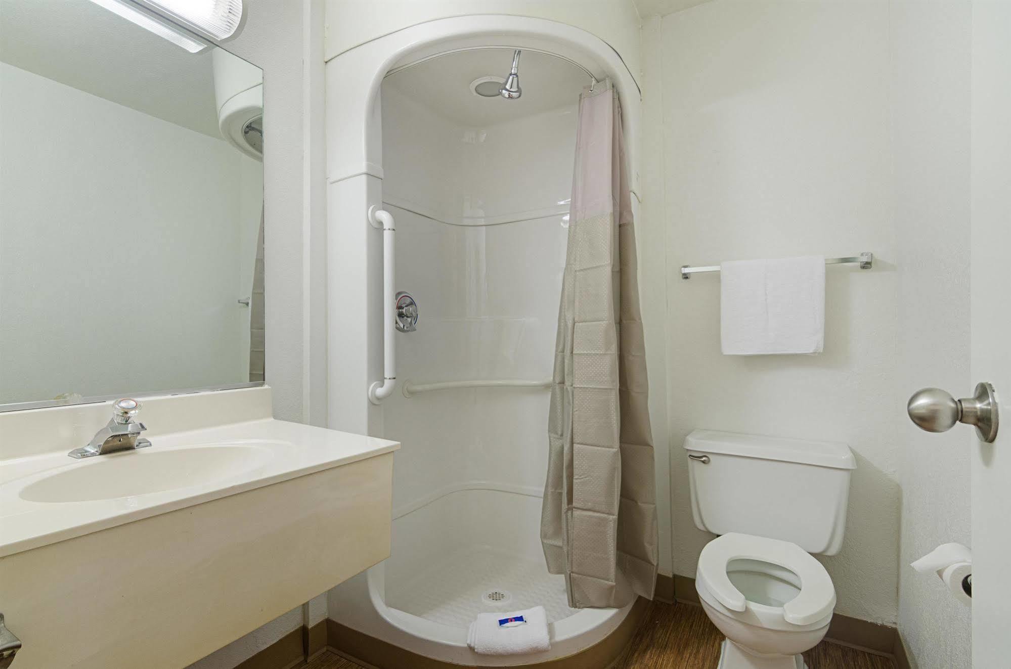 Home 6 Motel Topeka Zewnętrze zdjęcie