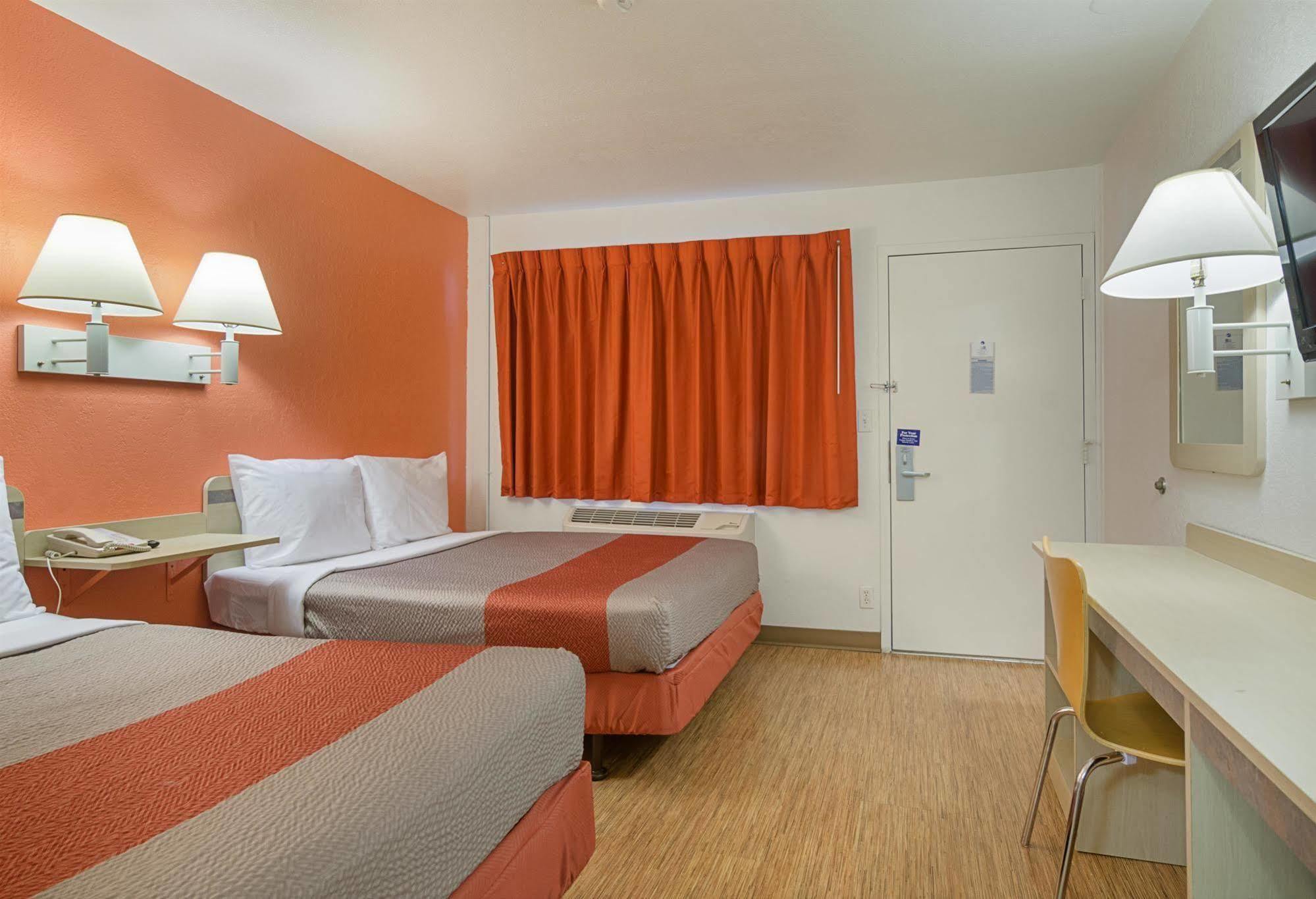 Home 6 Motel Topeka Zewnętrze zdjęcie