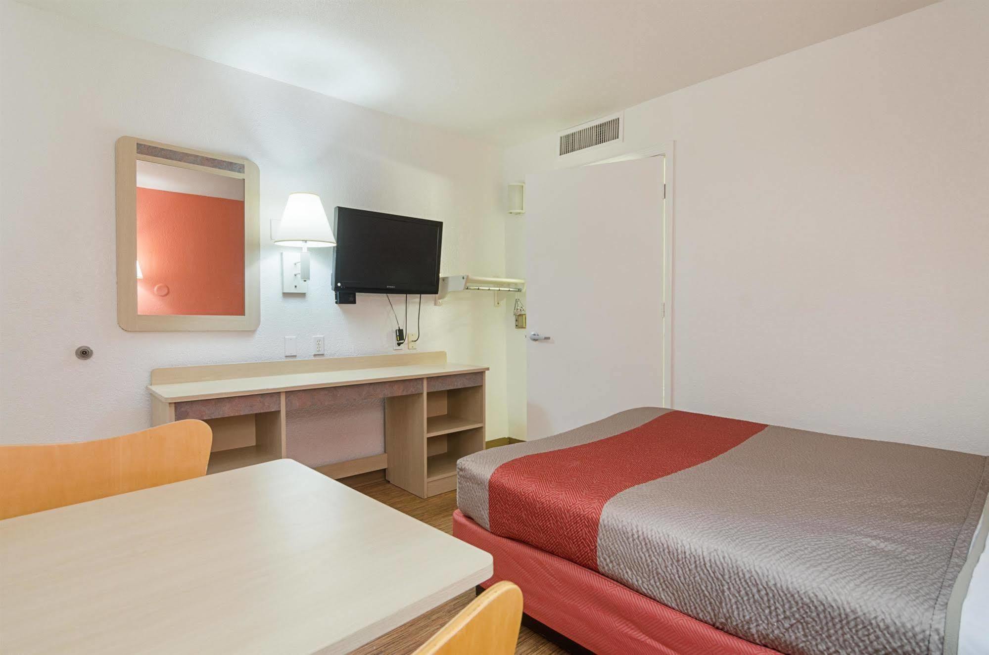 Home 6 Motel Topeka Zewnętrze zdjęcie